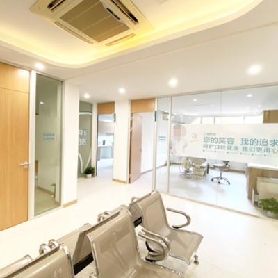 上海人工種植牙價(jià)錢！上海徐浦中醫(yī)醫(yī)院口腔科種植牙價(jià)格表，瑞士鋯鈦鋯合金種植牙：8669元起/顆！